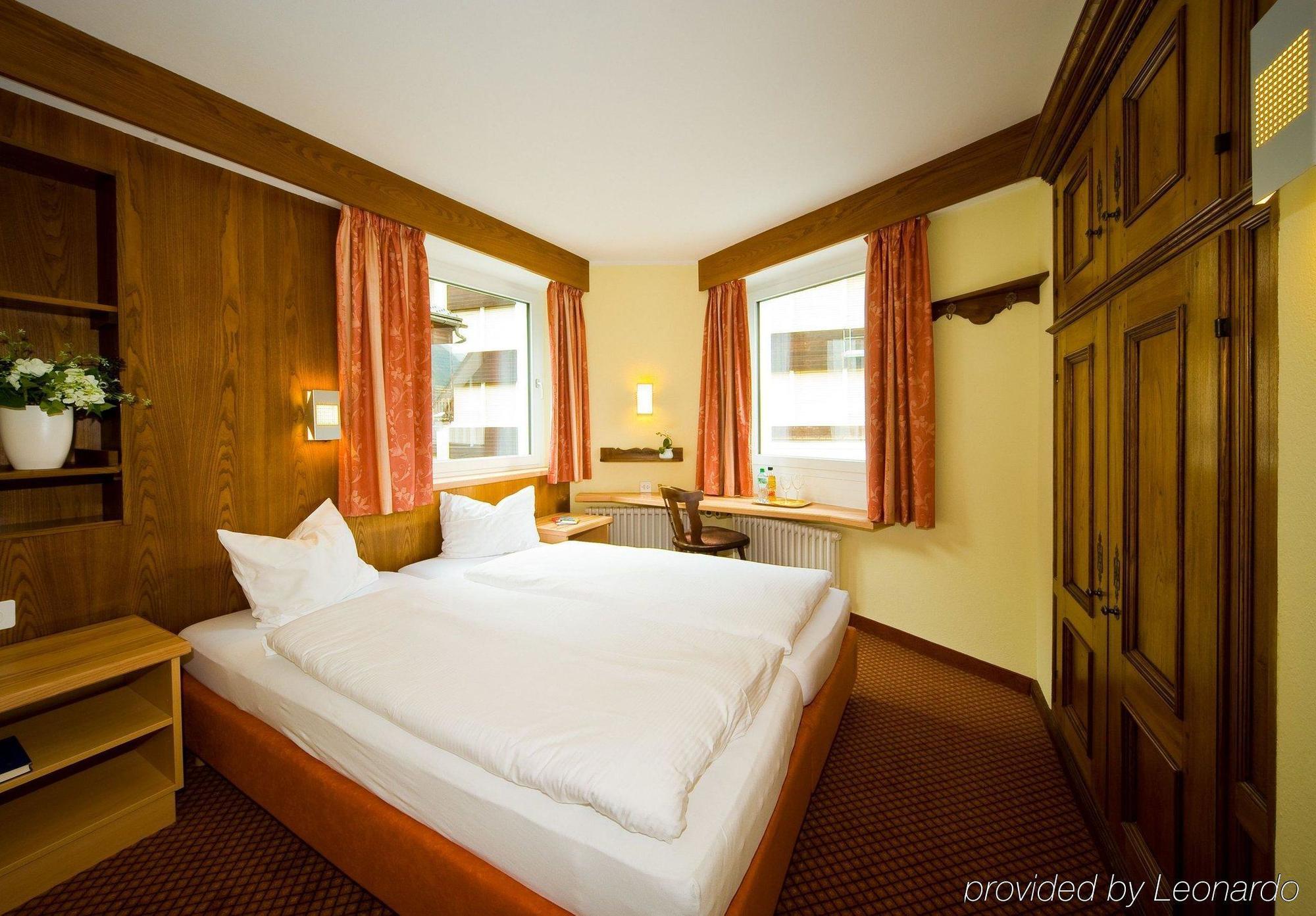 Le Petit Charme-Inn Zermatt Oda fotoğraf