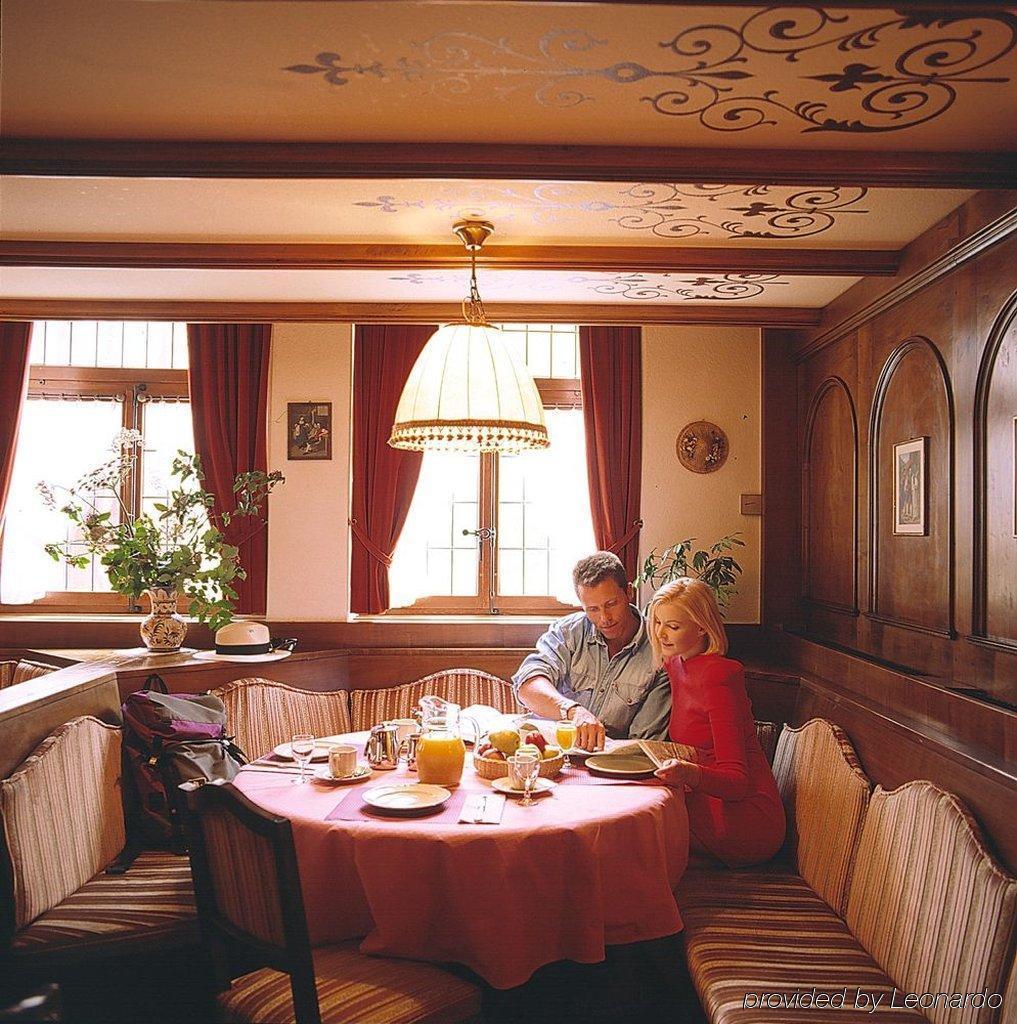 Le Petit Charme-Inn Zermatt Restoran fotoğraf